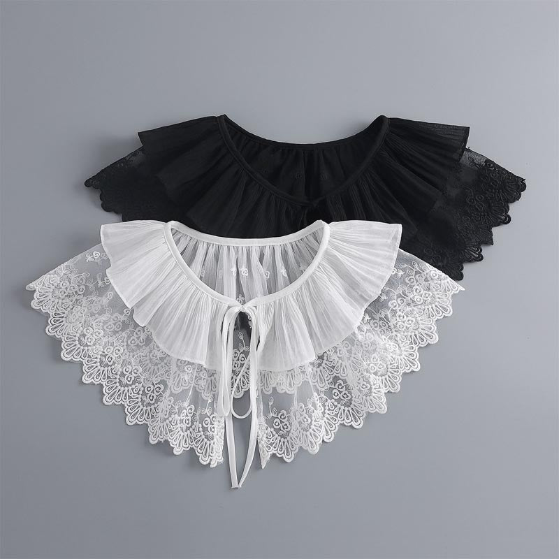 Lace-Trimmed Detachable Collar