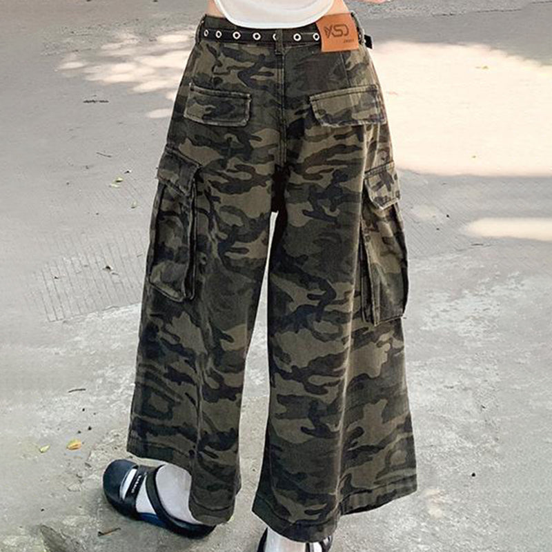 Camo Print Cropped Cargo Pants