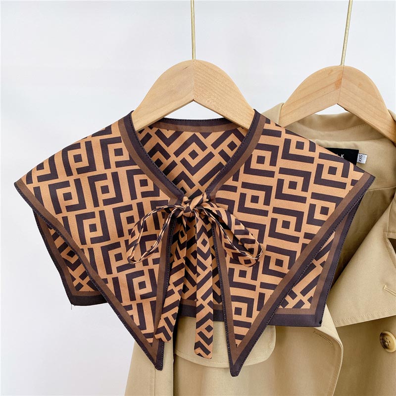 Houndstooth Patterned Scarf Collar
