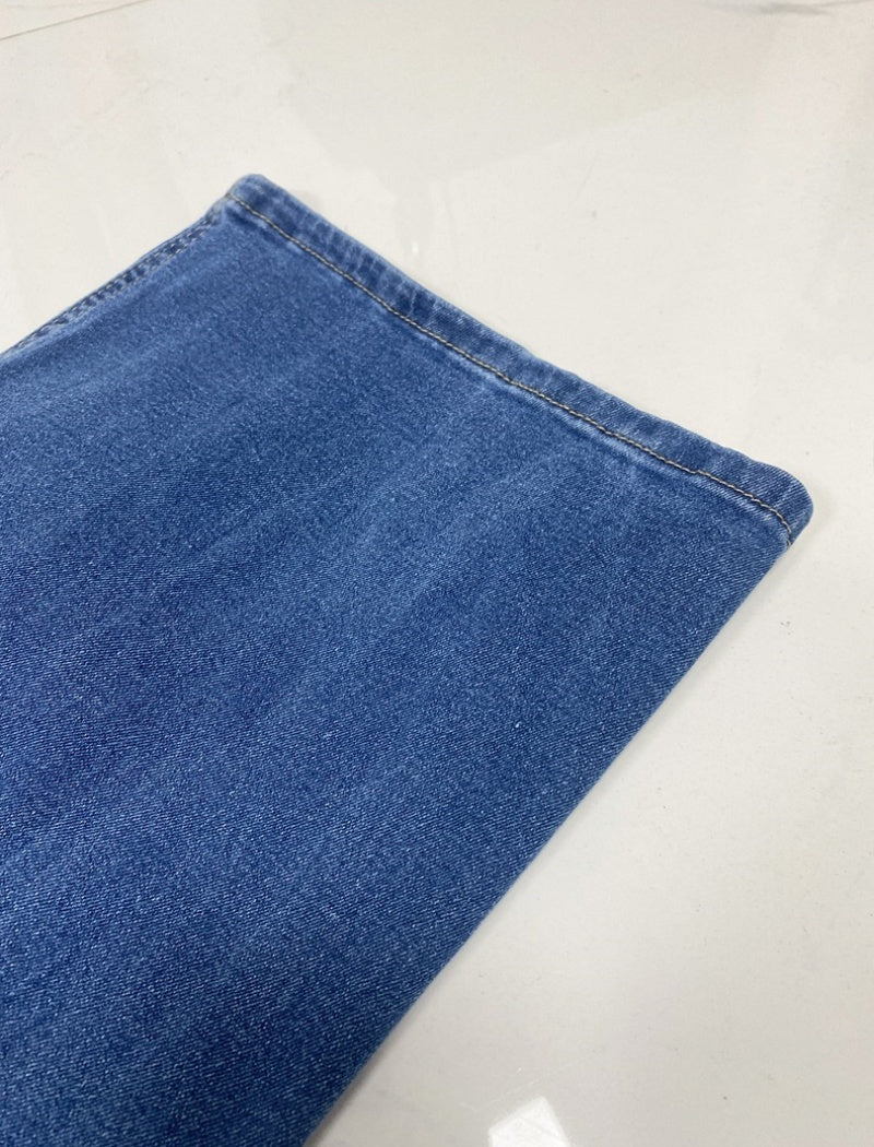 Wide-Leg Jeans with Contrast Hem