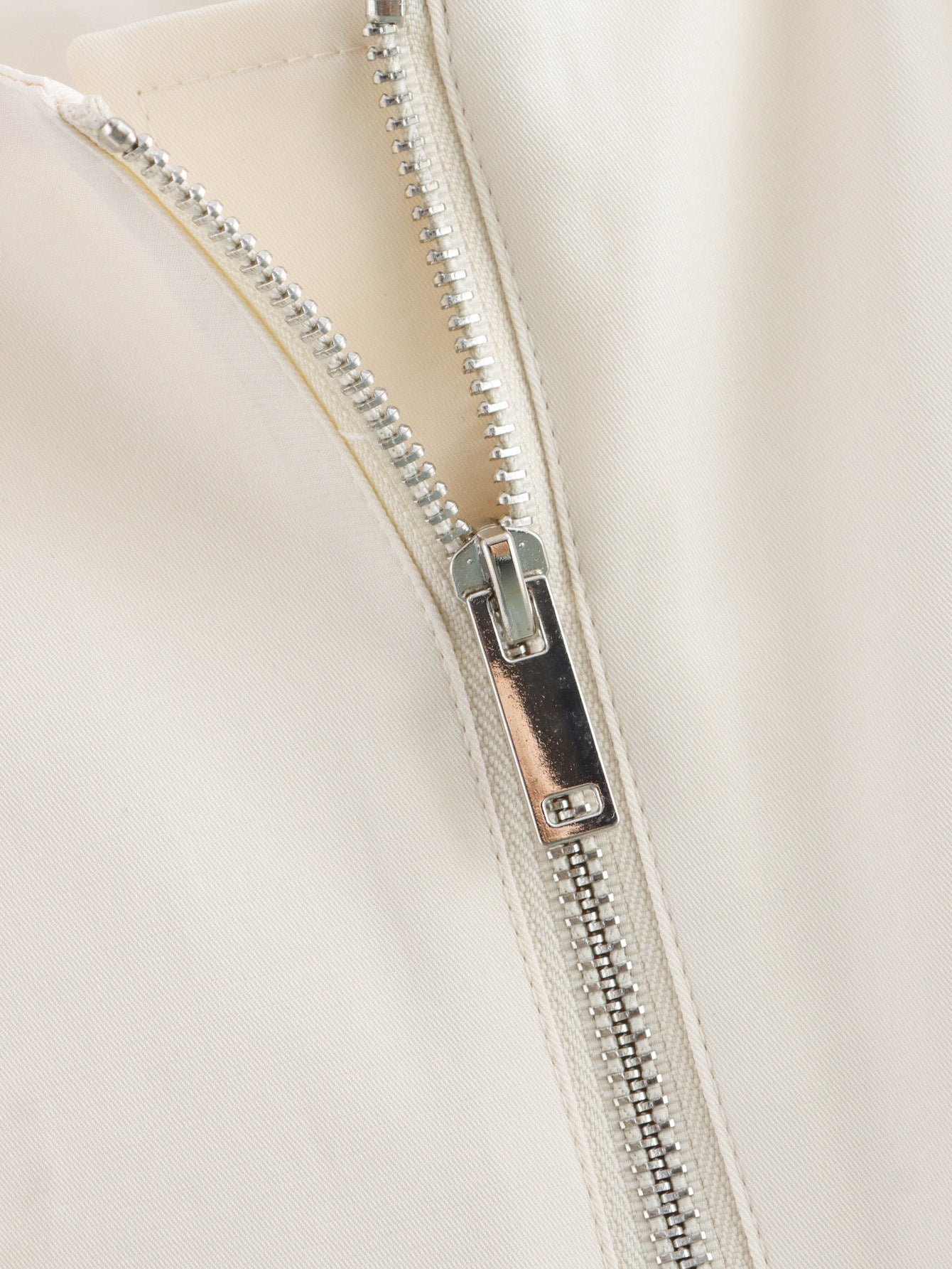 Sleeveless Pockets Zip-Up Vest