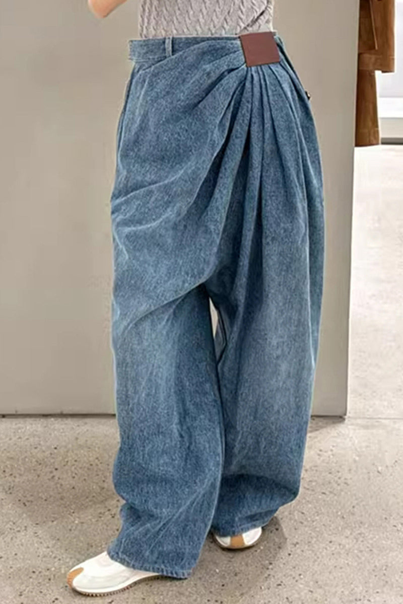 Relaxed Fit Pleated Jeans