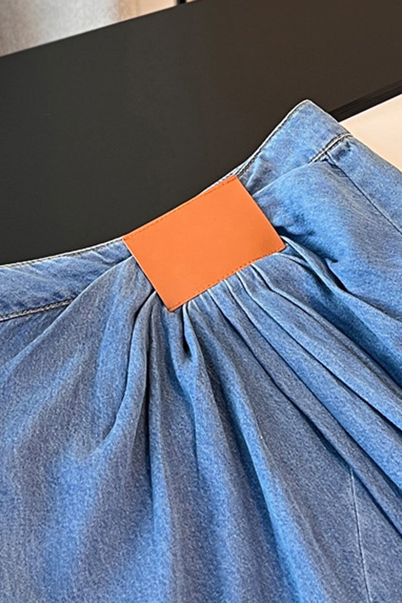 Relaxed Fit Pleated Jeans