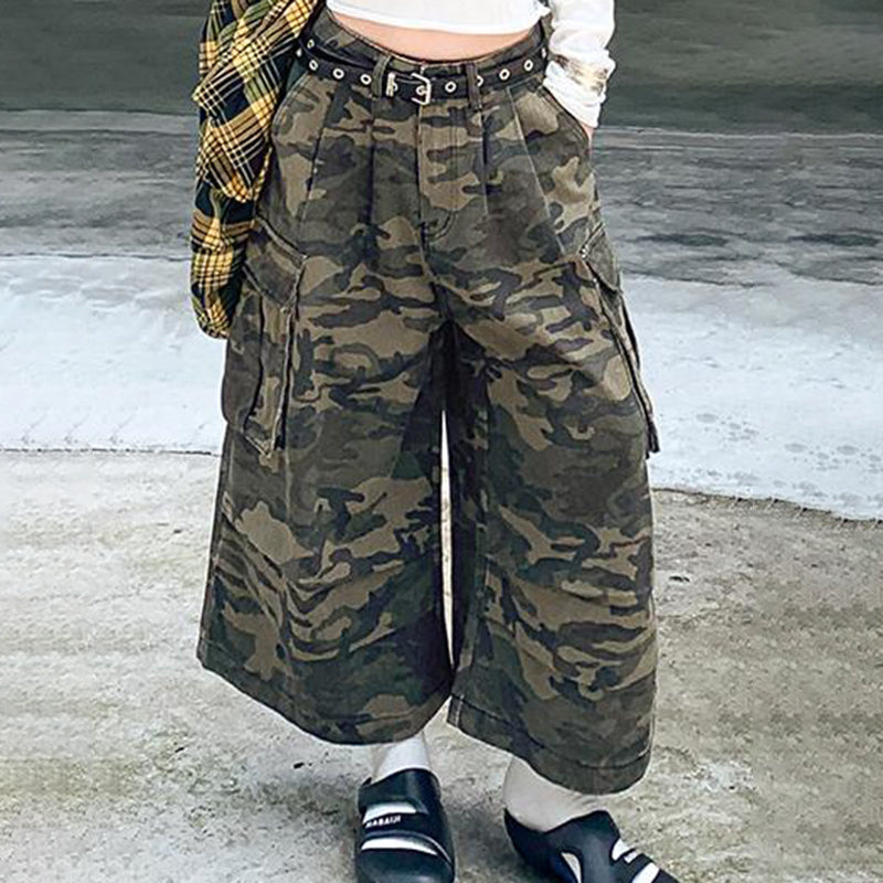 Camo Print Cropped Cargo Pants