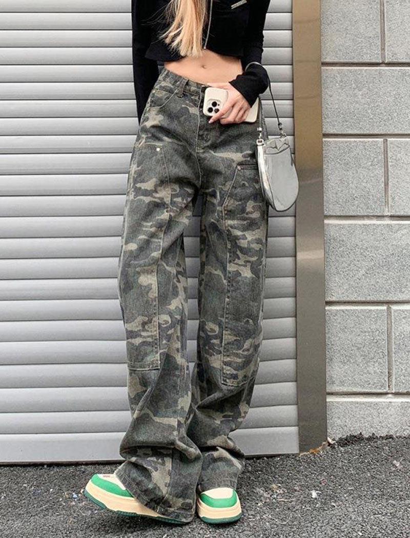 Loose-Fit Camouflage Cargo Pants
