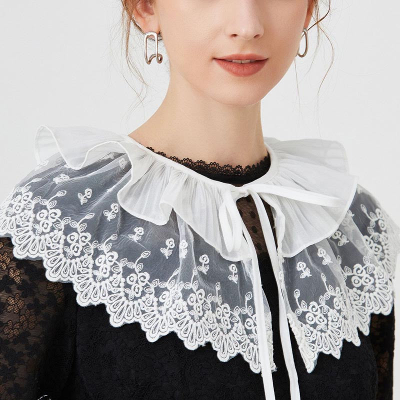 Lace-Trimmed Detachable Collar