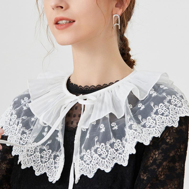 Lace-Trimmed Detachable Collar
