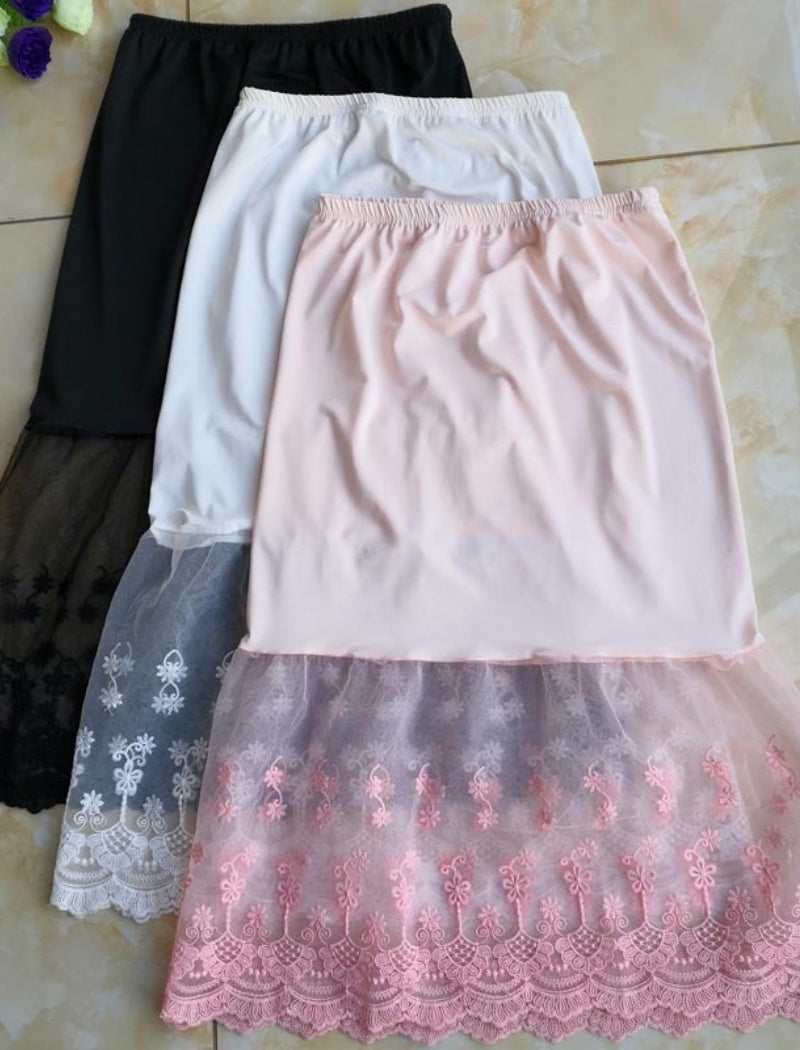 Mesh Hem Slip Lace Skirt