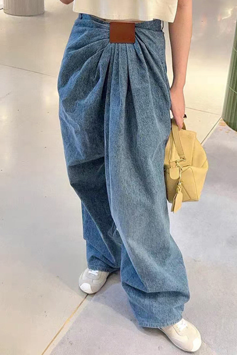 Relaxed Fit Pleated Jeans