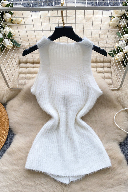 Knit Sleeveless Tank Top with Ruched Center